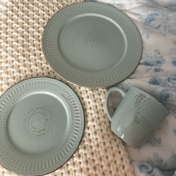 16 piece Enamel Dish set - Picture 3 of 6